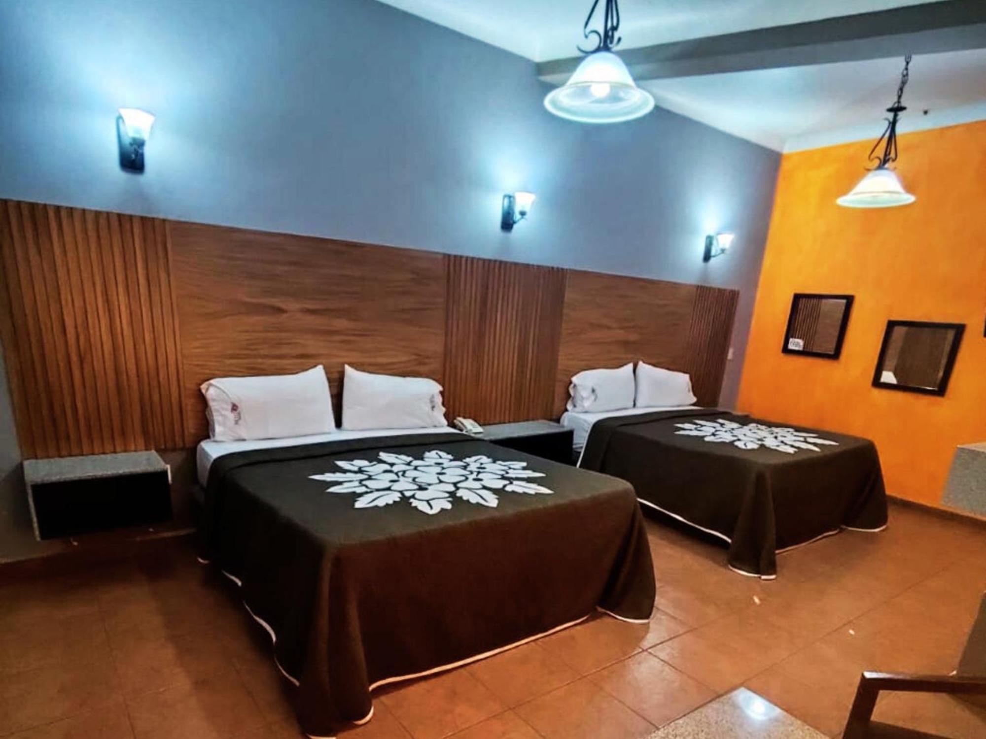 Hotel Aquiles Guadalajara Room photo